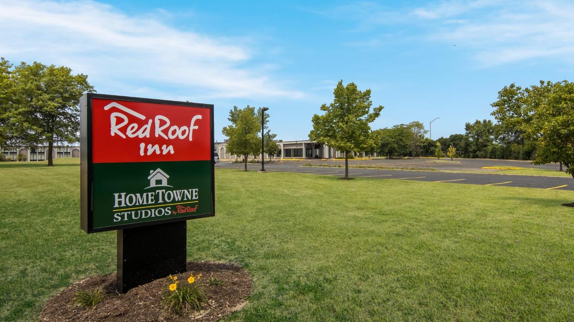 Hometowne Studios By Red Roof And Conference Center Chicago - N Aurora Naperville North Aurora Экстерьер фото